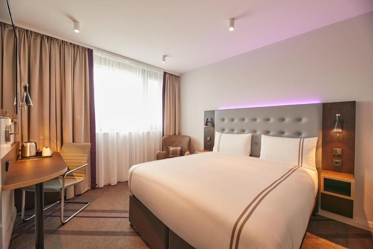 Premier Inn Karlsruhe City Am Wasserturm Bagian luar foto